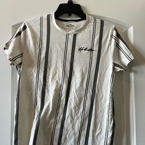 Hollister Men's Tee with Black Stripes